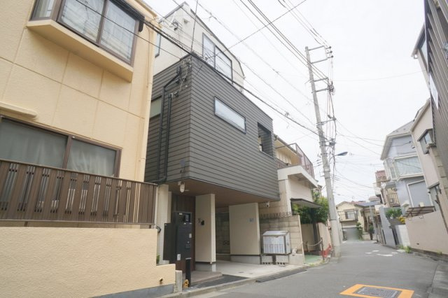 上中里２　戸建の外観|JR京浜東北線「上中里」駅徒歩3分
都電荒川線「梶原」駅徒歩8分
JR高崎線・宇都宮線「尾久」駅徒歩10分