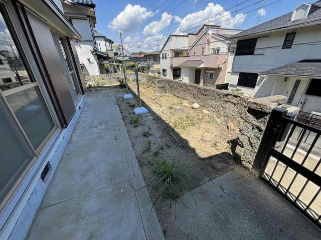 甲栄台5丁目貸家Ⅱの庭