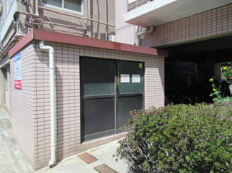 【その他共用部分】 | ダイヤル錠つきゴミ置き場です。