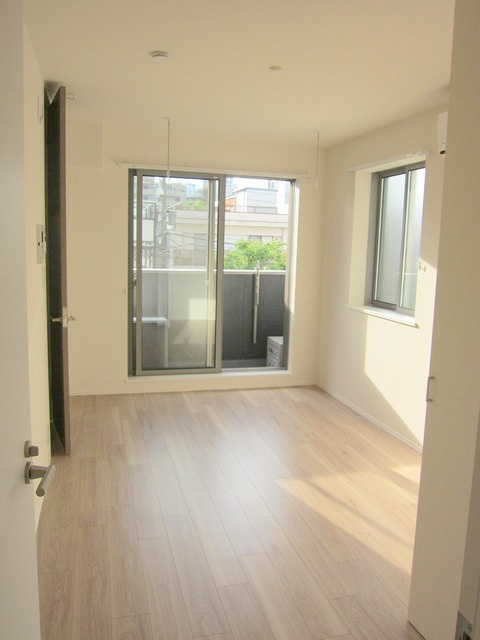The Terrace Yotsuyaの居間・リビング|★角部屋2面採光★日当たりの良い明るいお部屋です★