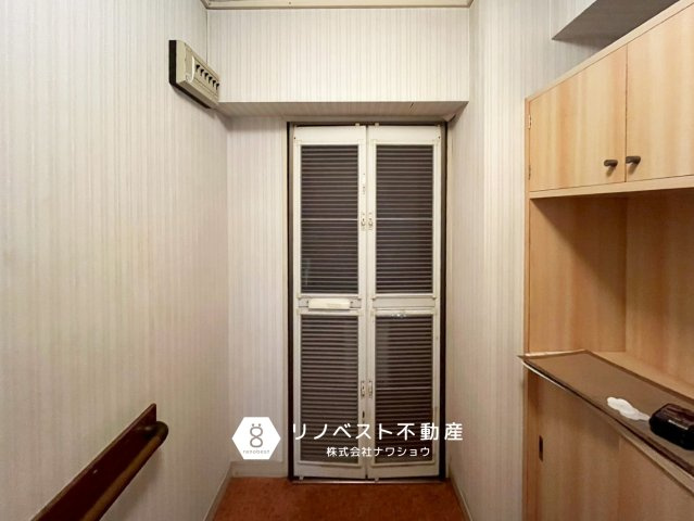 ハイタウン石切E棟の玄関|【リノベスト不動産】土日祝も営業中！HPより来店予約も可能です◎