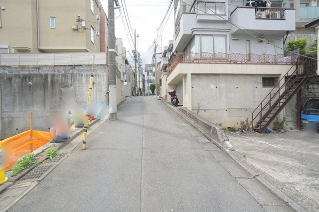 恵比寿南１　土地の前面道路含む現地写真|北側　公道　幅員約4.0m　接道約9.5m
