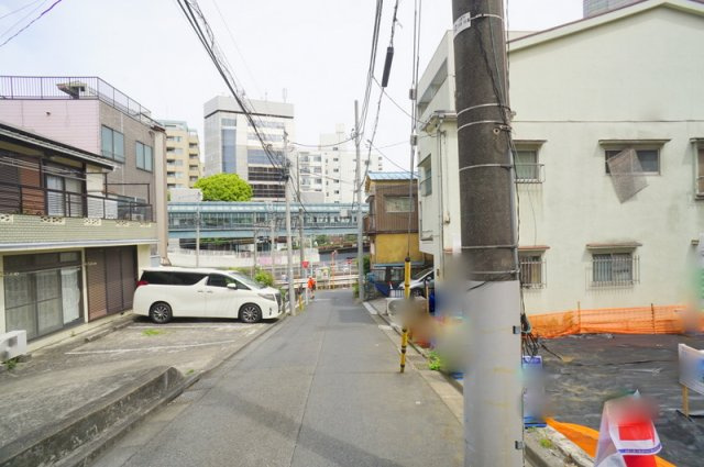 恵比寿南１　土地の前面道路含む現地写真|北側　公道　幅員約4.0m　接道約9.5m
