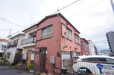 【外観】 | 蕨北町貸家 | 陽射しまばゆい建物です