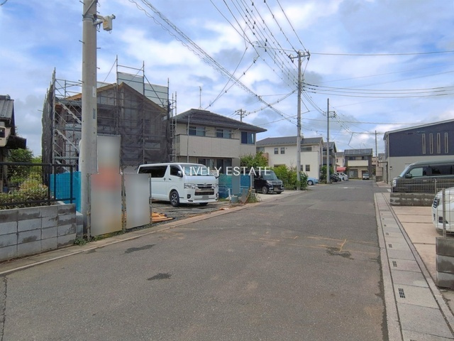越谷市大字三野宮 新築分譲住宅の前面道路含む現地写真