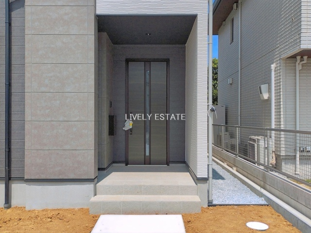 越谷市大字三野宮 新築分譲住宅の玄関
