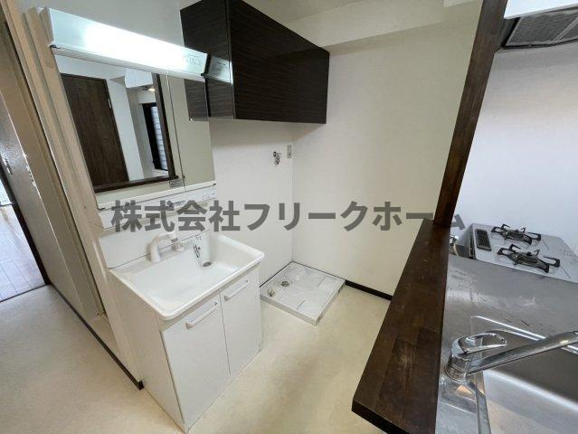三鷹市下連雀３丁目の賃貸マンションの洗面所