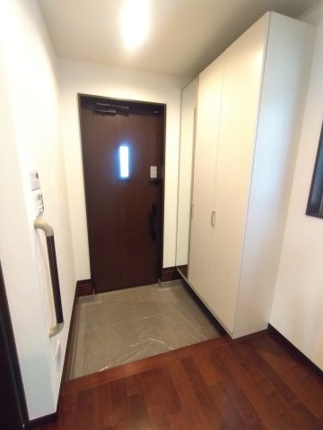 東大和市中央四丁目戸建の玄関|落ち着いた玄関です