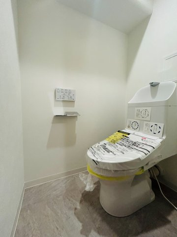 花小金井スカイハイツのトイレ|落ち着いた色調のトイレです
