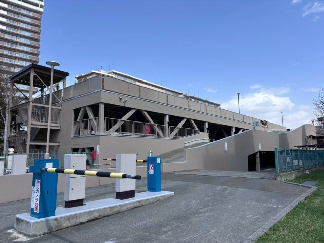 コープ野村あいの里エスパシオ三番館の駐車場