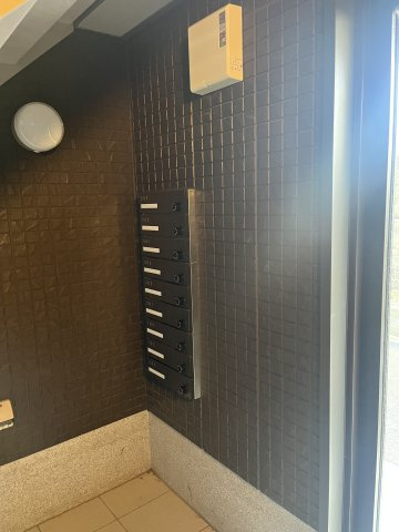 宇部市西小串３丁目のアパートのエントランス