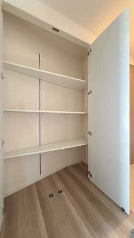 【収納】 | 照葉ザ・タワー☆仲介手数料半額☆ | クローゼット完備で、お部屋を広く使える設計。お子様のお部屋や趣味の作業スペースとしても最適です。