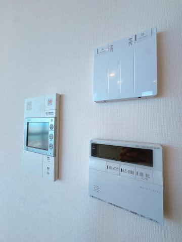 【設備】 | 照葉ザ・タワー☆仲介手数料半額☆ | 【TVモニター付インターホン】来客を映像で確認できる安心の防犯設備。セキュリティ重視の方にもご満足いただける、安全な暮らしをサポートする住まいです。