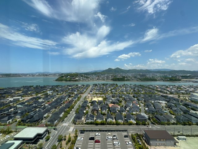 【展望】 | 照葉ザ・タワー☆仲介手数料半額☆ | 福岡市の「都市景観形成地区」に指定されており、建物の外壁の色（彩度6.0以下）や屋根の形にガイドラインがあります。街全体に統一感があり、高級感のある落ち着いた雰囲気が保たれています。