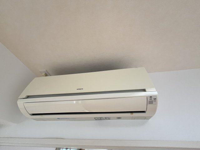 レ・モンデ新潟の設備|エアコンはLDKと5.7帖洋室の計2台 新生活の初期費用を抑える事ができますね。