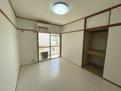 【内装】 | マツヤマンション | スタンダードな洋室です