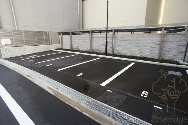 Y'sCourt東梅田の駐車場