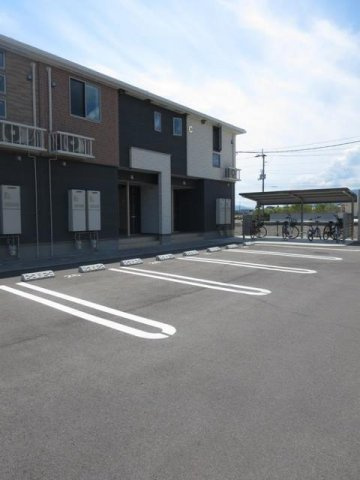 ミッドタウン　Ｃの駐車場|カースペースがあります