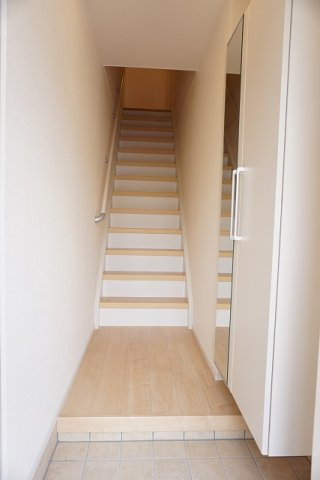 ミッドタウン　Ｃの玄関|明るい玄関です
