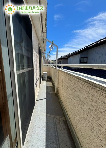 野田市宮崎　中古戸建　平成18年築のバルコニー|広々としたバルコニー。お洗濯物もぜーんぶ干せちゃいます！！							
