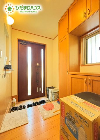 野田市宮崎　中古戸建　平成18年築の玄関|ゆとりのある玄関です♪