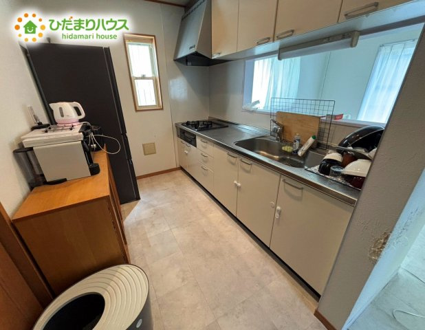 野田市宮崎　中古戸建　平成18年築のキッチン|ゆとりあるキッチンスペースで、お料理がもっと楽しくなっちゃいますね(^^♪							
