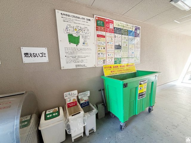 武庫川はなのまち30号棟のその他共用部分|環境への配慮もうかがえる、心地よく利用できるごみ置き場です。