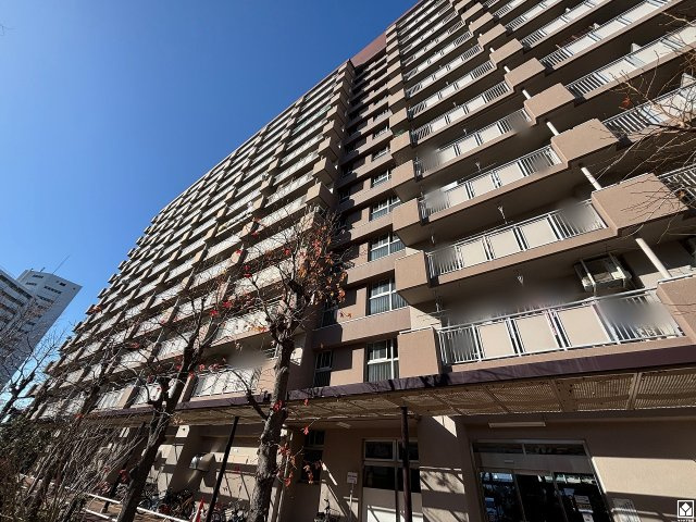 武庫川はなのまち30号棟の外観|全居室に収納がございますので、お部屋の広さを最大限に活用できます。