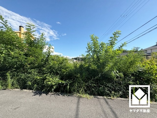 西宮市甲陽園神山町の外観|現況更地のため、余分な解体費用を抑えられ、スムーズに建築に入れます。