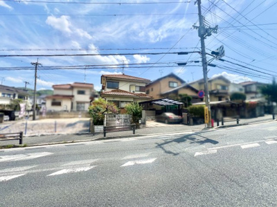 【前面道路含む現地写真】 | 宇治市木幡須留　土地 | 《MOMOテラス》が車で約9分と気軽にショッピングも楽しめます(^^♪
