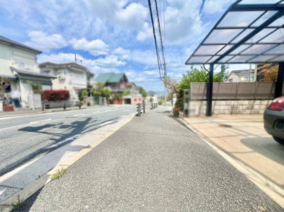 【前面道路含む現地写真】 | 宇治市木幡須留　土地 | 前道幅員約11.6ｍ×間口約9.5ｍですので、運転が苦手な方も安心して駐車できます！