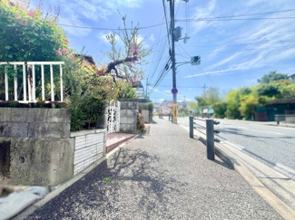 【前面道路含む現地写真】 | 宇治市木幡須留　土地 | 敷地前には幅員約2.5ｍの歩道があり、お子様の外出も安心です(^^)