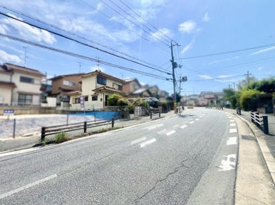 【前面道路含む現地写真】 | 宇治市木幡須留　土地 | 「どれくらいの建物が建つの」「建物価格はどれくらい？」お客様の知りたいをハウスアドバイザーがお応えします。