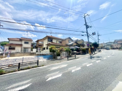 【前面道路含む現地写真】 | 宇治市木幡須留　土地 | 土地《49.91坪》のゆったりと広さは、駐車場やお庭なども考えやすい広さとなっております♪
