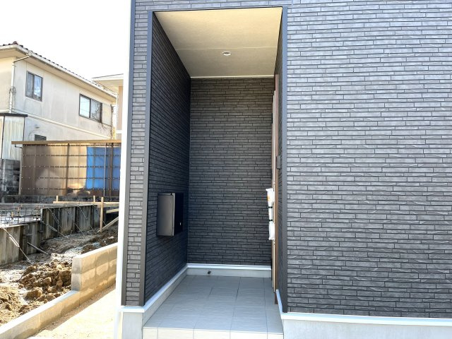 【エントランス】 | 仲介手数料無料！良城小学校に通える新築戸建　山口市吉敷上東　第２－３号棟　クレイドルガーデン　アーネストワン | ダイヤルキー付きの郵便受け