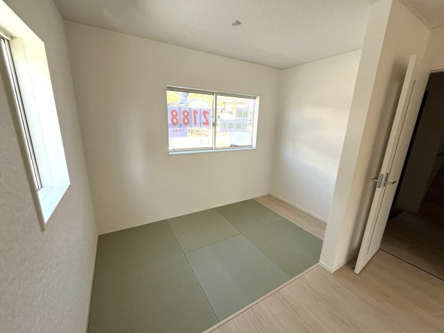 【和室】 | 仲介手数料無料！良城小学校に通える新築戸建　山口市吉敷上東　第２－３号棟　クレイドルガーデン　アーネストワン | 畳コーナー