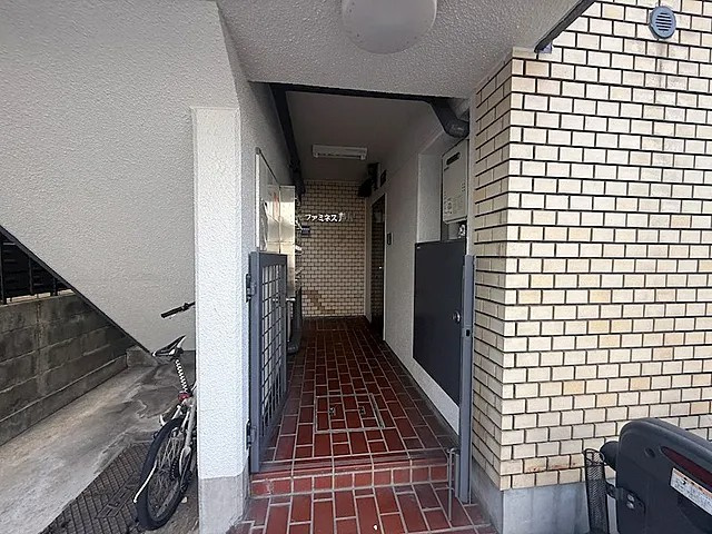 ファミネス芦屋のエントランス