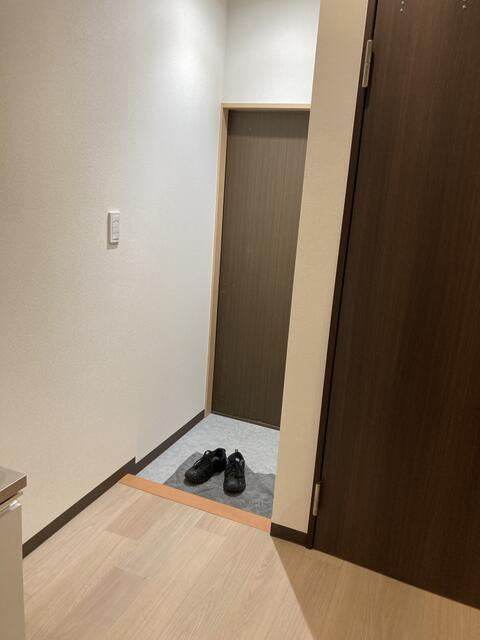 南花島コーポラスの玄関