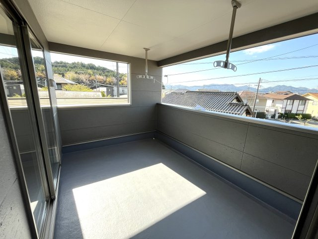 【展望】 | 仲介手数料無料！良城小学校に通える新築戸建　山口市吉敷上東　第２－４号棟　クレイドルガーデン　アーネストワン | 屋根付きバルコニー