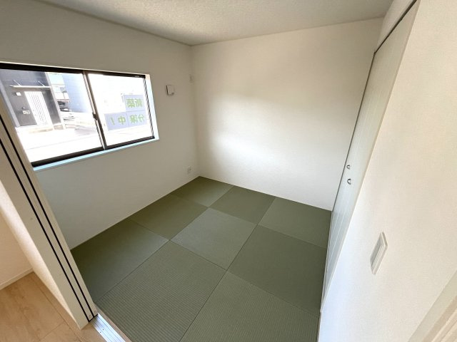 【和室】 | 仲介手数料無料！良城小学校に通える新築戸建　山口市吉敷上東　第２－４号棟　クレイドルガーデン　アーネストワン | 畳コーナー