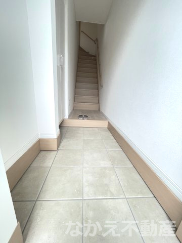 【玄関】 | 収納もある玄関です