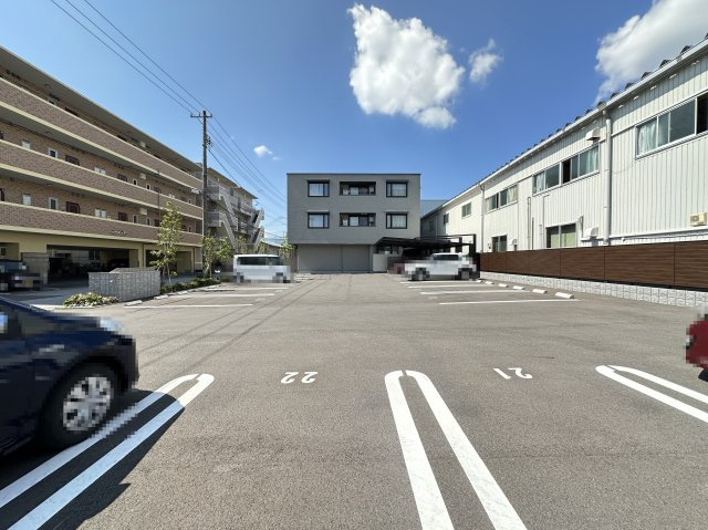 べレオガーデンズ弥右衛門の駐車場