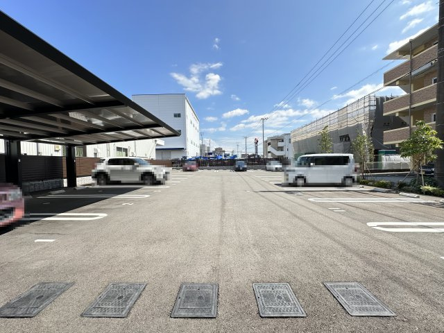 べレオガーデンズ弥右衛門の駐車場