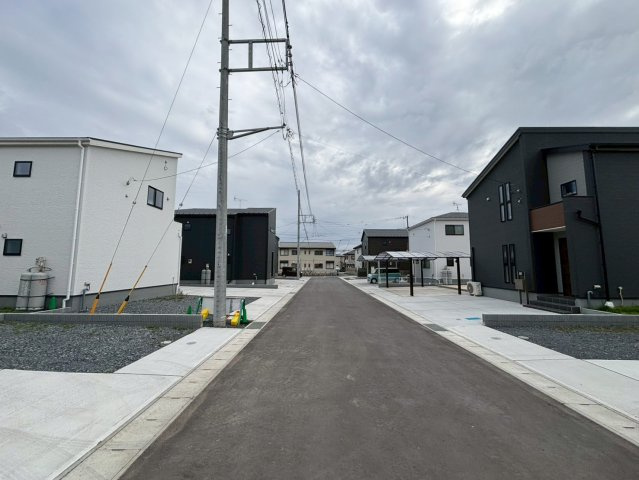 ひたちなか市稲田10期　新築戸建ての前面道路含む現地写真|本日のご見学も可能です♪
お気軽にお電話またはお問い合わせください。