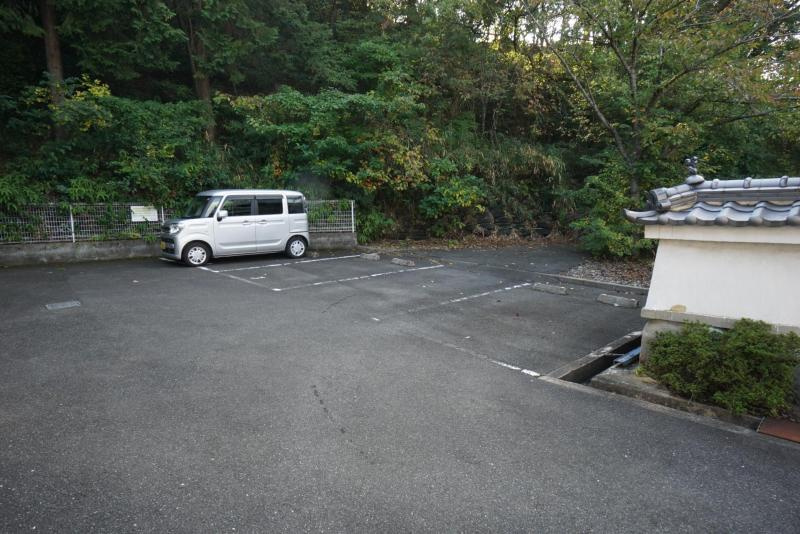アルアンダの駐車場