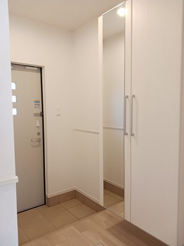 光テラス　Ⅱの玄関