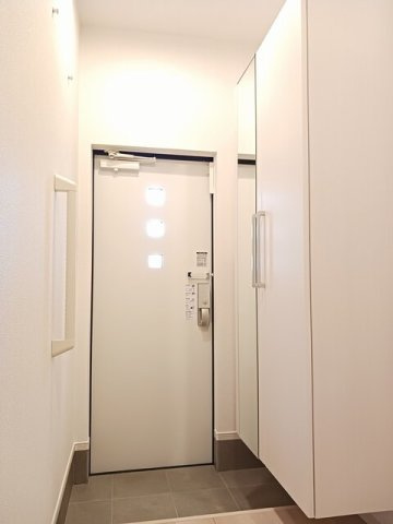 アヴェニールガーデンの玄関