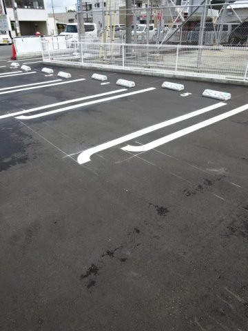 ジェルメの駐車場