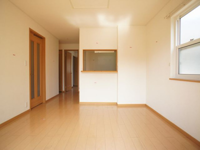 【居間・リビング】 | コンフォートＤ | 快適に過ごせるエアコンが付いています♪