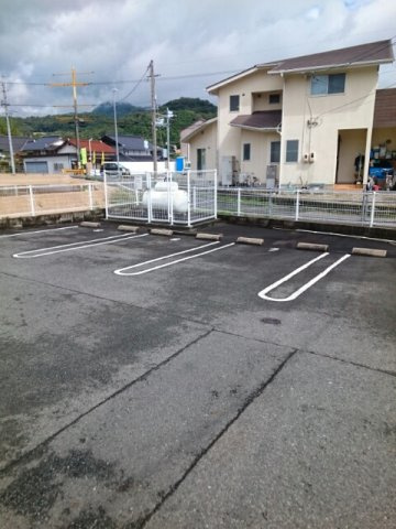 プリムローズの駐車場